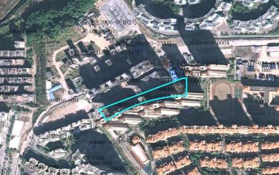 深圳市规土委公布的空地现状图，蓝线内即为空地。