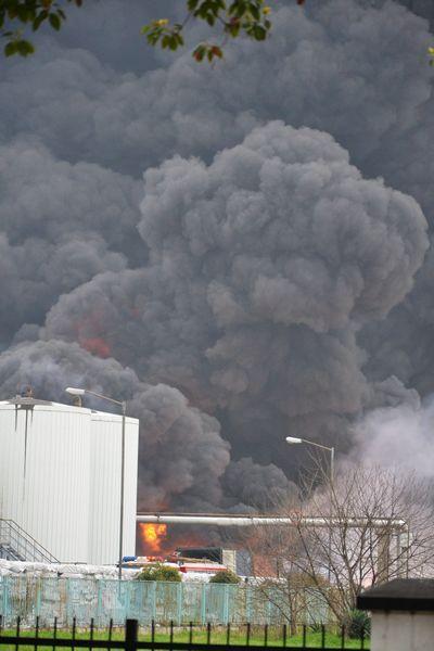 苏州工业园区大火 过火面积达1000平方米