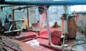 新建造纸厂内，生产过程中出现的“红水”