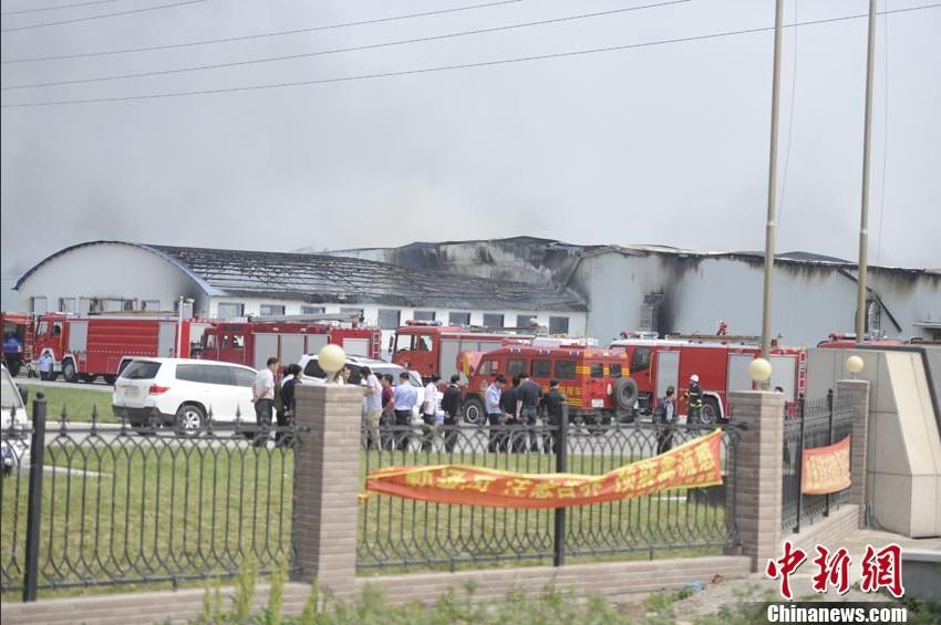　　　　6月3日清晨，吉林省德惠市一禽业公司发生火灾，到上午10时火势基本被控制住，但现场仍有大量浓烟冒出。已致61人死亡