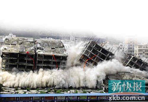 白云区大源村的超大型违法建筑被爆破拆除。