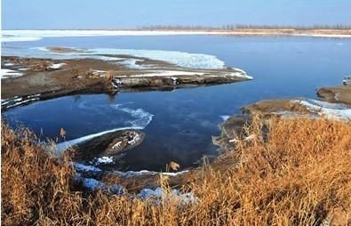 内蒙古草原污水湖超6000亩 制药企业大肆非法排污（图）