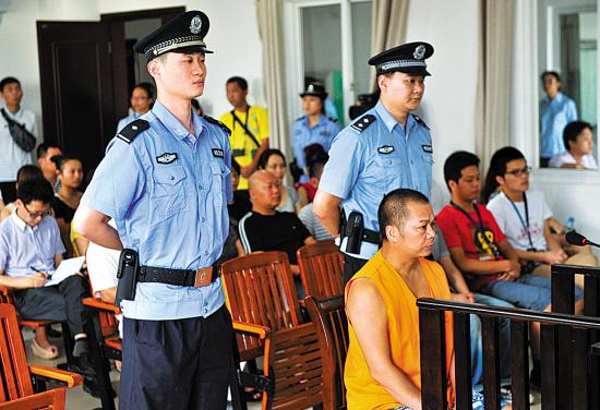 7月16日，广西柳州市柳北区法院蓝群峰出庭