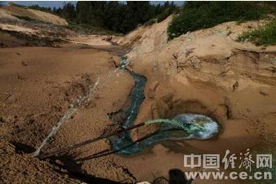 通辽明州化工污水喷进沙漠 周边村庄地下水受污染(组图)