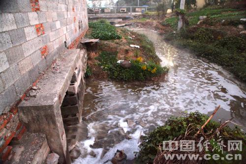 安徽芜湖新兴铸管污水偷排青弋江 污染十年不改(组图)