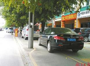 西安城管被曝拿公共资源交易 收钱“买卖”人行道(图)