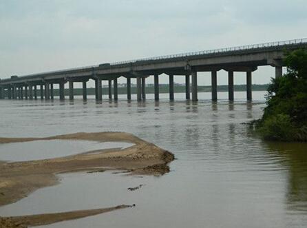 抚州临川：非法采砂场危及大桥安全 区水利局被指不作为/图