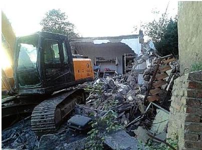 兰州两层出租房被强拆 52名农民工家当被埋(图