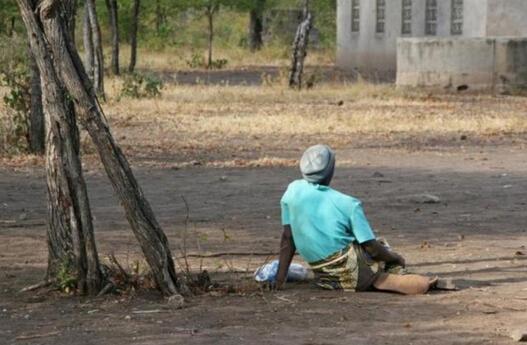 津巴布韦女子熟睡中内裤丢失 警察称不排除巫术（图）