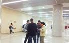 记者探访北京天津火车站 黄牛带无票旅客上车日赚万元/组图