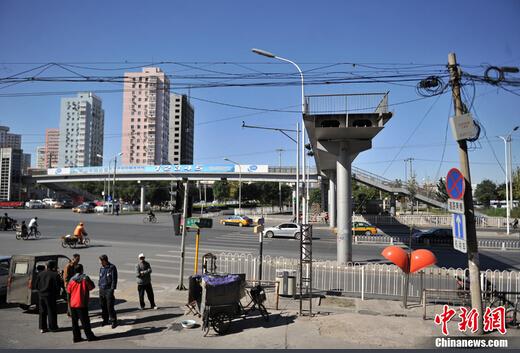 北京“断头”过街天桥6年没修好 居民称老出事故（组图）