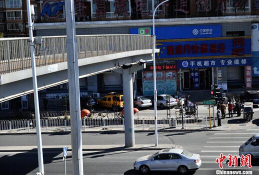 北京“断头”过街天桥6年没修好 居民称老出事故（组图）