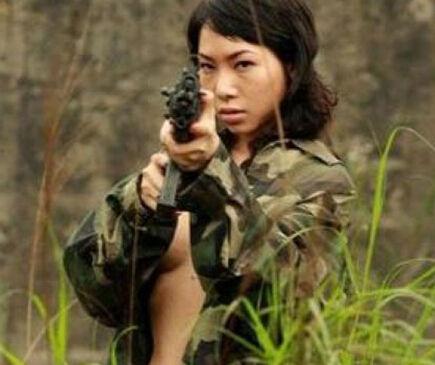 越南女兵不着内衣视频_越南女兵不着内衣