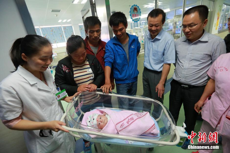 湖南首例袖珍婴儿创造生命奇迹将出院 出生时仅800克
