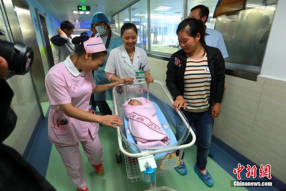 湖南首例袖珍婴儿创造生命奇迹将出院 出生时仅800克