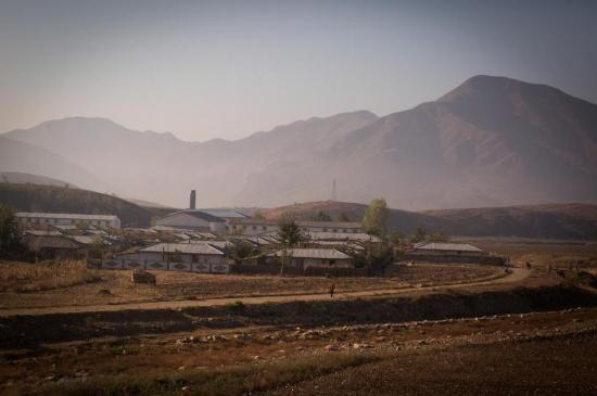 摄影师实拍朝鲜农场生活 农民集体劳作 - 滚动