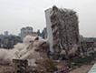 武汉爆破拆除77米高楼 现场：一次点火顺次重叠倒塌（图）