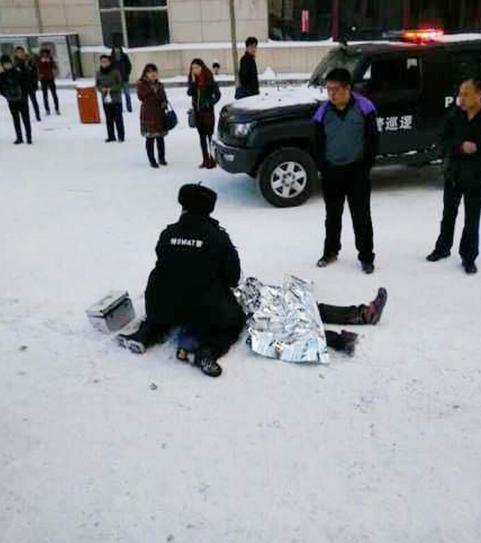 黑龙江两大学生因感情问题打架致1死（图）