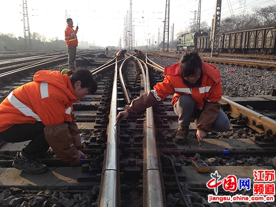 上海铁路局合肥电务段为设备体检 - 本网专稿
