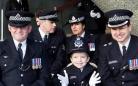 新警察入职仪式上的7岁脑瘤男孩（组图）