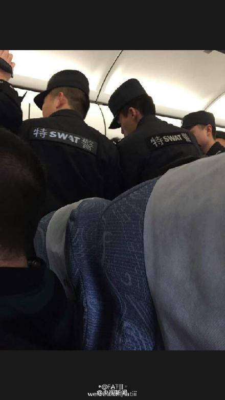 国航一航班备降重庆 有旅客称携爆炸物被带走调查(组图)