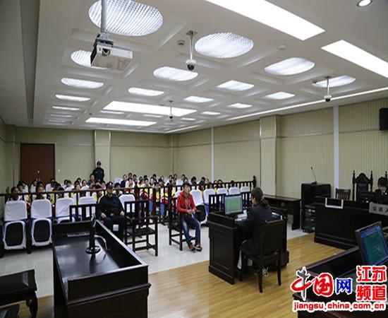 60名中学生走进淮阴法院旁听庭审
