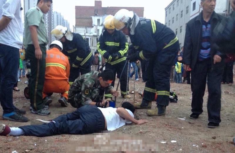 西安坠井男童多脏器损伤 消防队员救人后虚脱