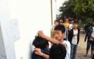 云南一学生淘气遭警察暴打 同学为其出气赴派出所讨说法