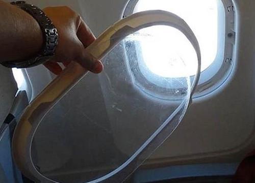 巴西乘客轻松拆下客机内窗 引网友对安全质疑 