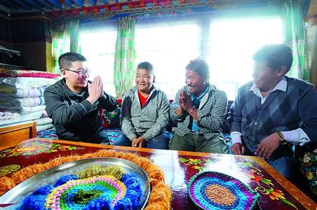 摄援藏先援教,两年前,11位上海优秀教育干部充实到日喀则市和江孜