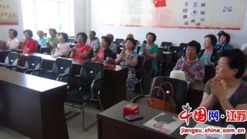 吉林延吉白山社区让老年人在歌唱中感到快乐
