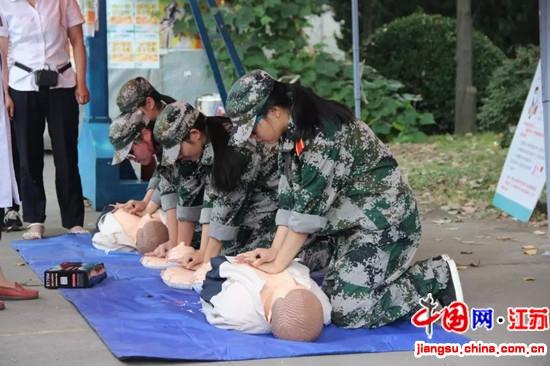 军体拳急救消防演习齐上阵 扬州大学军训有了新面貌