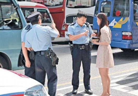 黑龙江一游客香港拒绝高价购物 被拉出店外围殴不治身亡