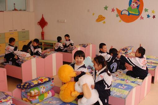 惊！广州一幼儿园换新床宝宝咳嗽流鼻血 检测两项指数超标