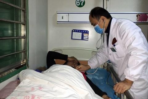 山东企业煤气中毒10人死亡 其余7人继续接受医院治疗(组图)