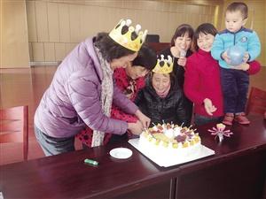 吴江：社区老年集体生日