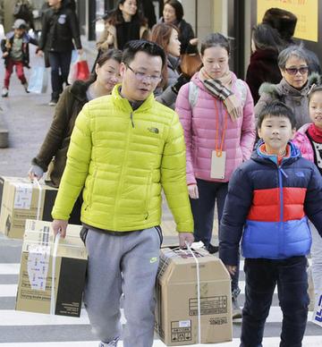 游客爆买日本药 中国大妈为啥喜欢抢购日本货