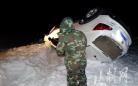大雪导致车辆侧翻 内蒙古宝格德乌拉边防及时救援