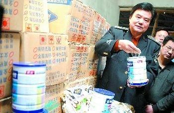 上海彻查1.7万罐假冒乳粉流向 已查获乳粉无安全风险