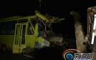 海南东线高速大巴车与重型货车相撞 导致4死10伤