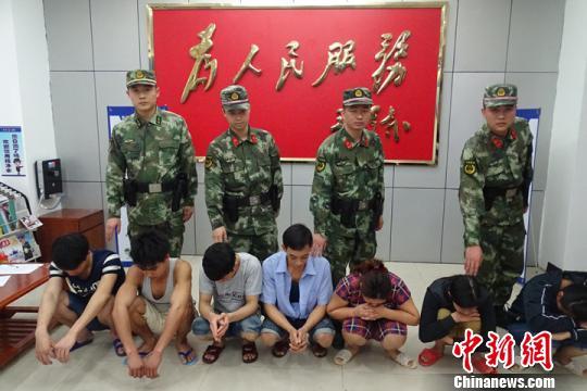 江门警方查获的越南籍偷渡人员 索有为 摄