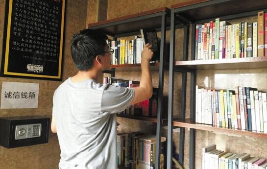 浙江传媒学院推出诚实书店学生自觉付款
