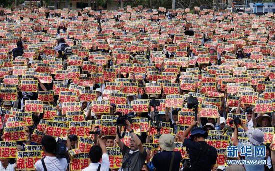 日本冲绳数万人集会 抗议驻日美军残虐暴行(图)