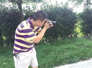吴江盛泽志愿者用相机圆老人“旅游梦”
