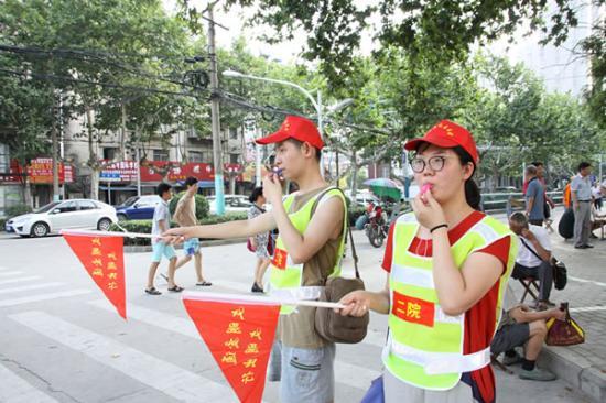 蚌埠志愿者服务纪实:文明新景观装扮珠城美