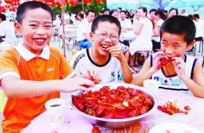 蒜泥龙虾，成金湖全域旅游新名片