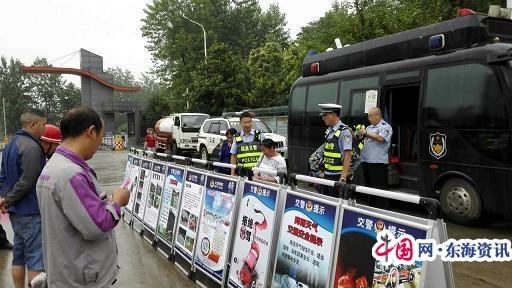 福泉交警抓“提前量”进企业开展交通安全宣传