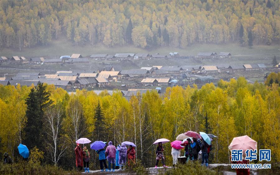 新疆禾木：雨中仙境