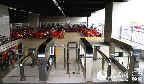 南京首个“闸机式”公共自行车站点试运行