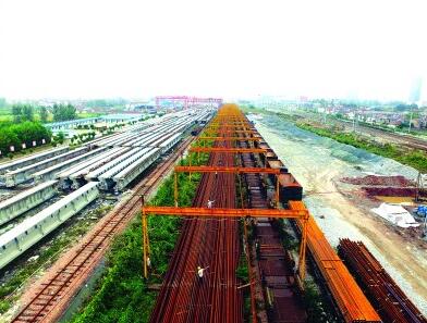连盐铁路最后一列长轨吊装完成 将于2018年竣工通车